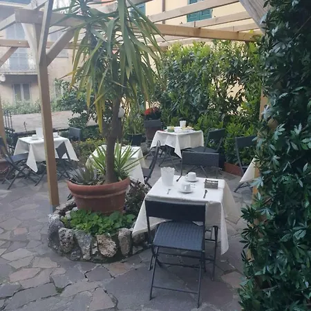 Πανσιόν Tourist Point 2*